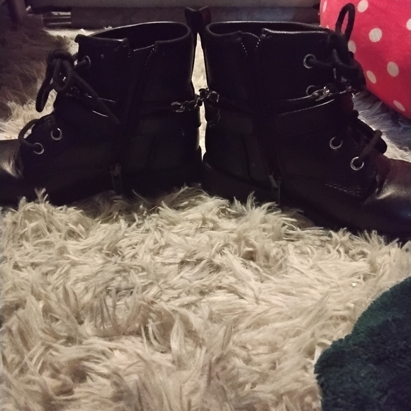 Kids Black Leather Boots with Chain Detail - Picture 5 of 6